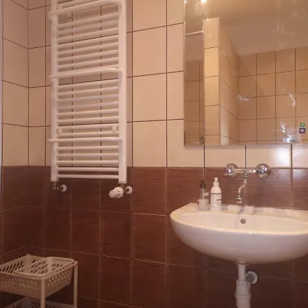 Homestay Pokoj W Apartamencie Termy Maltanskie *