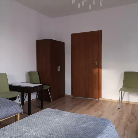 Homestay Pokoj W Apartamencie Termy Maltanskie *